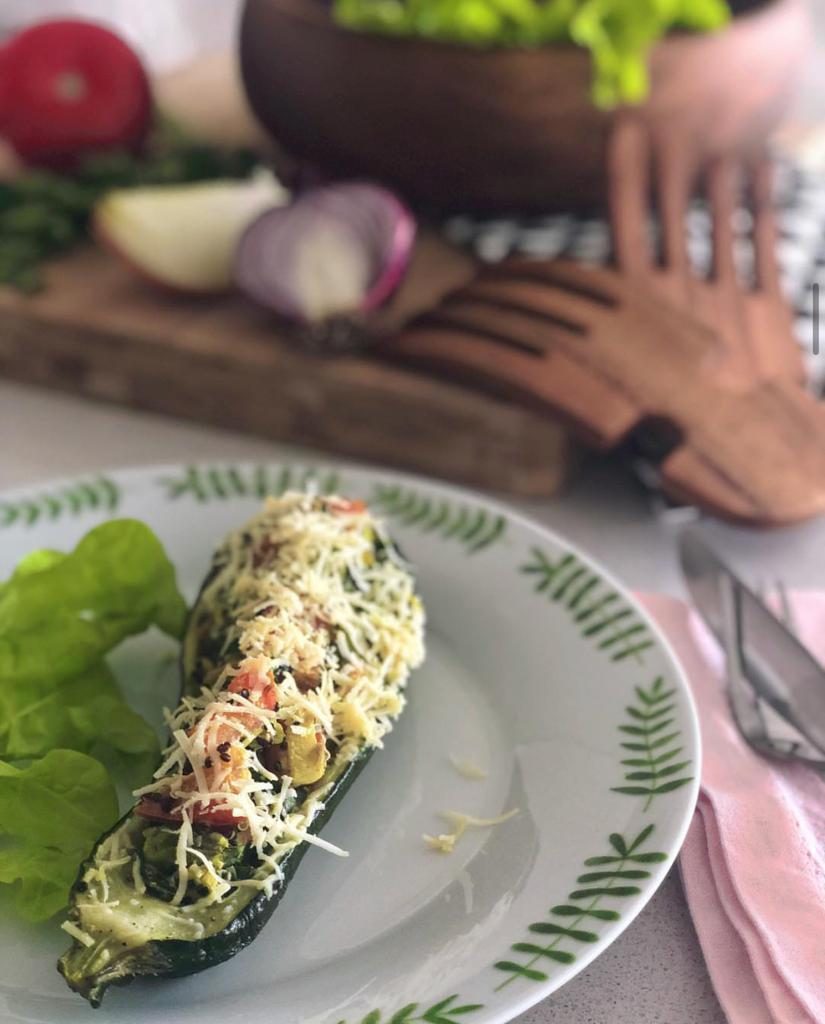 abobrinha recheada com quinoa